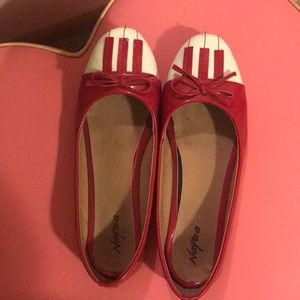 Red Piano flats
